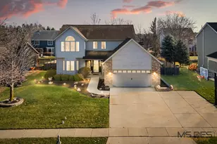 932 Foxpointe Dr, Sycamore, IL 60178 - Photo 1