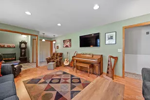 1367 Wauchope Dr, Elgin, IL 60123 - Photo 6