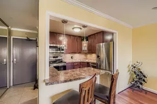 3930 N Pine Grove Ave, Chicago, IL 60613 - Photo 4