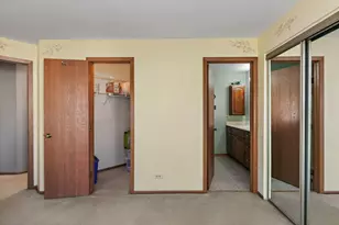 1871 Fox Run Dr, Elk Grove Village, IL 60007 - Photo 16