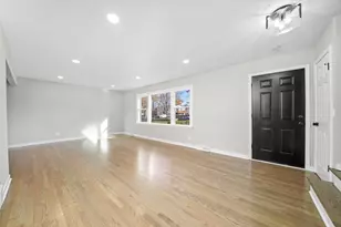 1404 S Birch Dr, Mount Prospect, IL 60056 - Photo 2