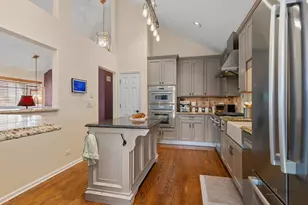 1316 Christine Ct, Vernon Hills, IL 60061 - Photo 6