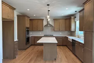 16440 W Cottonwood Dr, Lockport, IL 60441 - Photo 2