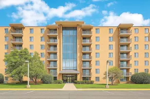 1727 W Crystal Ln, Mount Prospect, IL 60056 - Photo 1