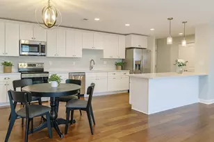 1727 W Crystal Ln, Mount Prospect, IL 60056 - Photo 2