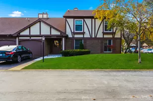 2930 Northampton Dr, Rolling Meadows, IL 60008 - Photo 1