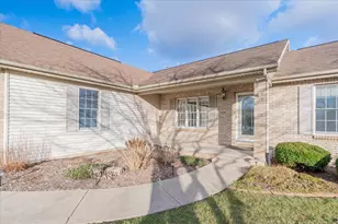 1612 Myra Ln, Bloomington, IL 61704 - Photo 4