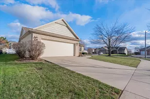 1612 Myra Ln, Bloomington, IL 61704 - Photo 2