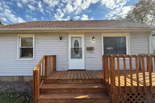 1104 Hemlock Ave, Dixon, IL 61021 - Photo 2