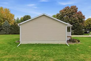 28902 Carriage Dr, Sterling, IL 61081 - Photo 8