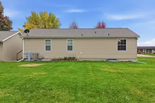 28902 Carriage Dr, Sterling, IL 61081 - Photo 10