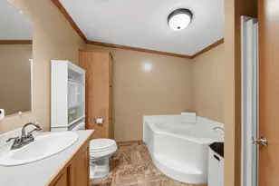 28902 Carriage Dr, Sterling, IL 61081 - Photo 22