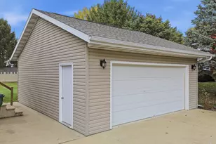 28902 Carriage Dr, Sterling, IL 61081 - Photo 6