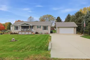 28902 Carriage Dr, Sterling, IL 61081 - Photo 2