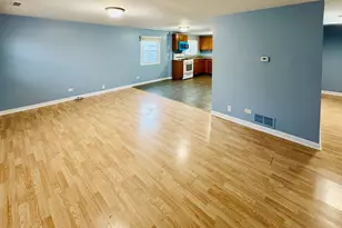 120 Vermont Ave, Aurora, IL 60505 - Photo 2