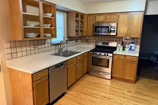 406 Juniper Dr, North Aurora, IL 60542 - Photo 4