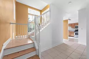 827 Riding Ln, Saint Charles, IL 60174 - Photo 4