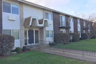 8936 Northshore Dr, Des Plaines, IL 60016 - Photo 1