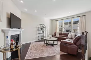 824 E Wing St, Arlington Heights, IL 60004 - Photo 2