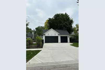 241 Coe Road, Clarendon Hills, IL 60514 - Photo 2