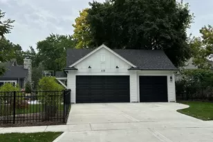 241 Coe Rd, Clarendon Hills, IL 60514 - Photo 2