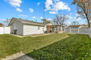 601 Hillcrest Blvd, Hoffman Estates, IL 60169 - Photo 24