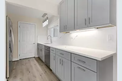 601 Hillcrest Boulevard, Hoffman Estates, IL 60169 - Photo 10