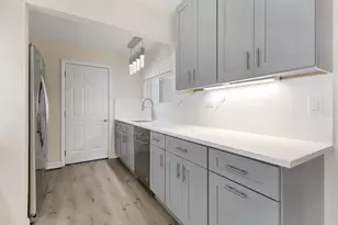 601 Hillcrest Blvd, Hoffman Estates, IL 60169 - Photo 10