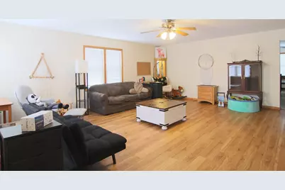 105 N Maple Street, Grant Park, IL 60940 - Photo 2