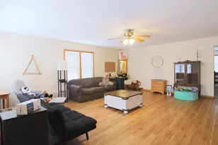 105 N Maple St, Grant Park, IL 60940 - Photo 2