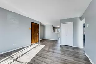 190 S Waters Edge Dr, Glendale Heights, IL 60139 - Photo 6