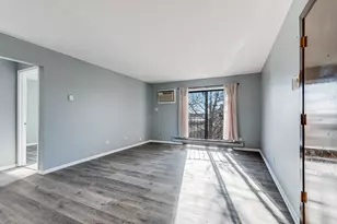 190 S Waters Edge Dr, Glendale Heights, IL 60139 - Photo 4