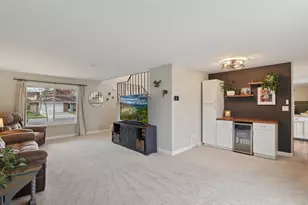 6819 Harvest Ave, Woodridge, IL 60517 - Photo 12