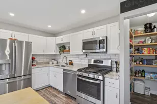 6819 Harvest Ave, Woodridge, IL 60517 - Photo 4