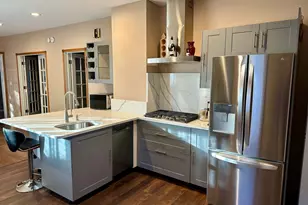 908 N Raynor Ave, Joliet, IL 60435 - Photo 2