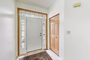 4 Haverton Ct, Streamwood, IL 60107 - Photo 2