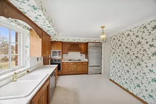 220 Maplewood Rd, Riverside, IL 60546 - Photo 16