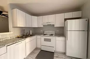 202 S Waters Edge Dr, Glendale Heights, IL 60139 - Photo 4