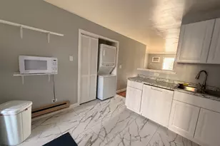 202 S Waters Edge Dr, Glendale Heights, IL 60139 - Photo 6