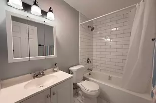 202 S Waters Edge Dr, Glendale Heights, IL 60139 - Photo 14