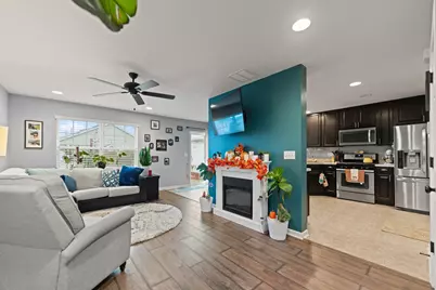 586 Vine Street, Hampshire, IL 60140 - Photo 2