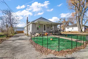 907 N Virginia St, Watseka, IL 60970 - Photo 2