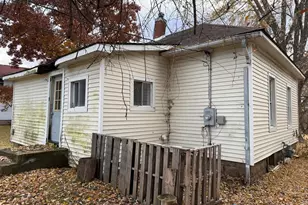 1706 Erie Ave, Savanna, IL 61074 - Photo 8