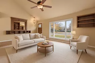 900 Sarasota Ln, Crystal Lake, IL 60014 - Photo 8