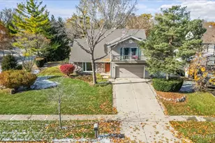 900 Sarasota Ln, Crystal Lake, IL 60014 - Photo 2