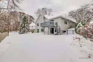 186 N Crooked Lake Ln, Lindenhurst, IL 60046 - Photo 32
