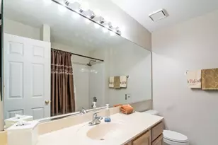 232 Manor Dr, Buffalo Grove, IL 60089 - Photo 12