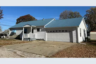 1202 E Jefferson Street E, Clifton, IL 61727 - Photo 1