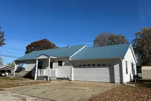 1202 E Jefferson Street E, Clifton, IL 61727 - Photo 1