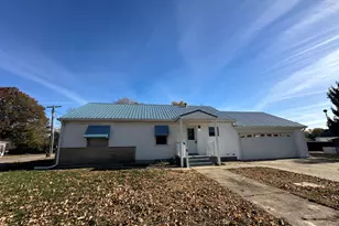 1202 E Jefferson Street E, Clifton, IL 61727 - Photo 2